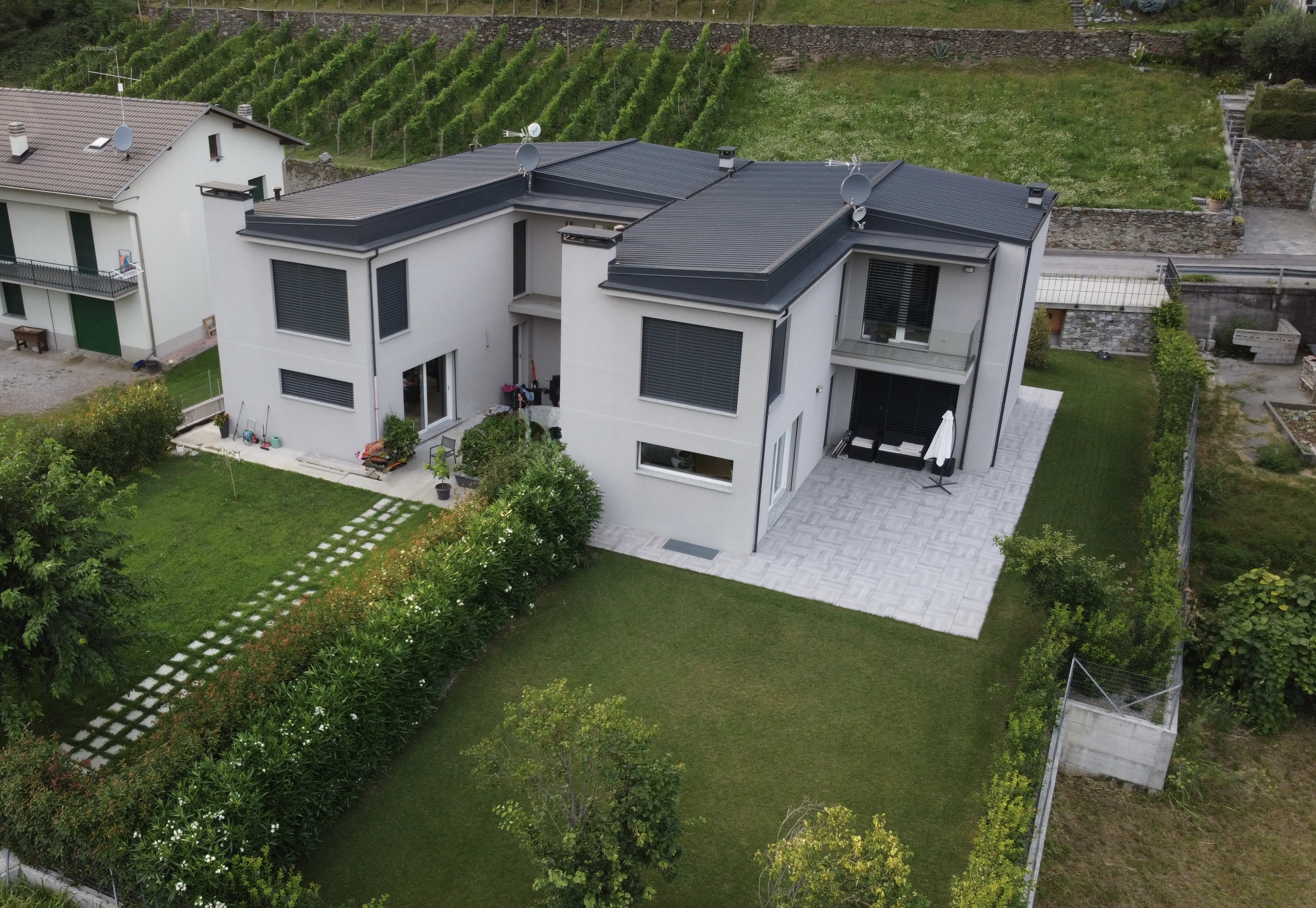 Villa bifamiliare con giardino